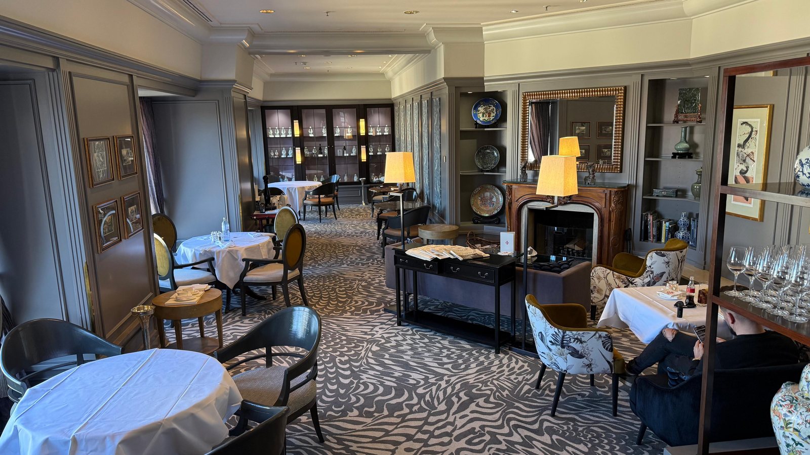 Private members' club salon
